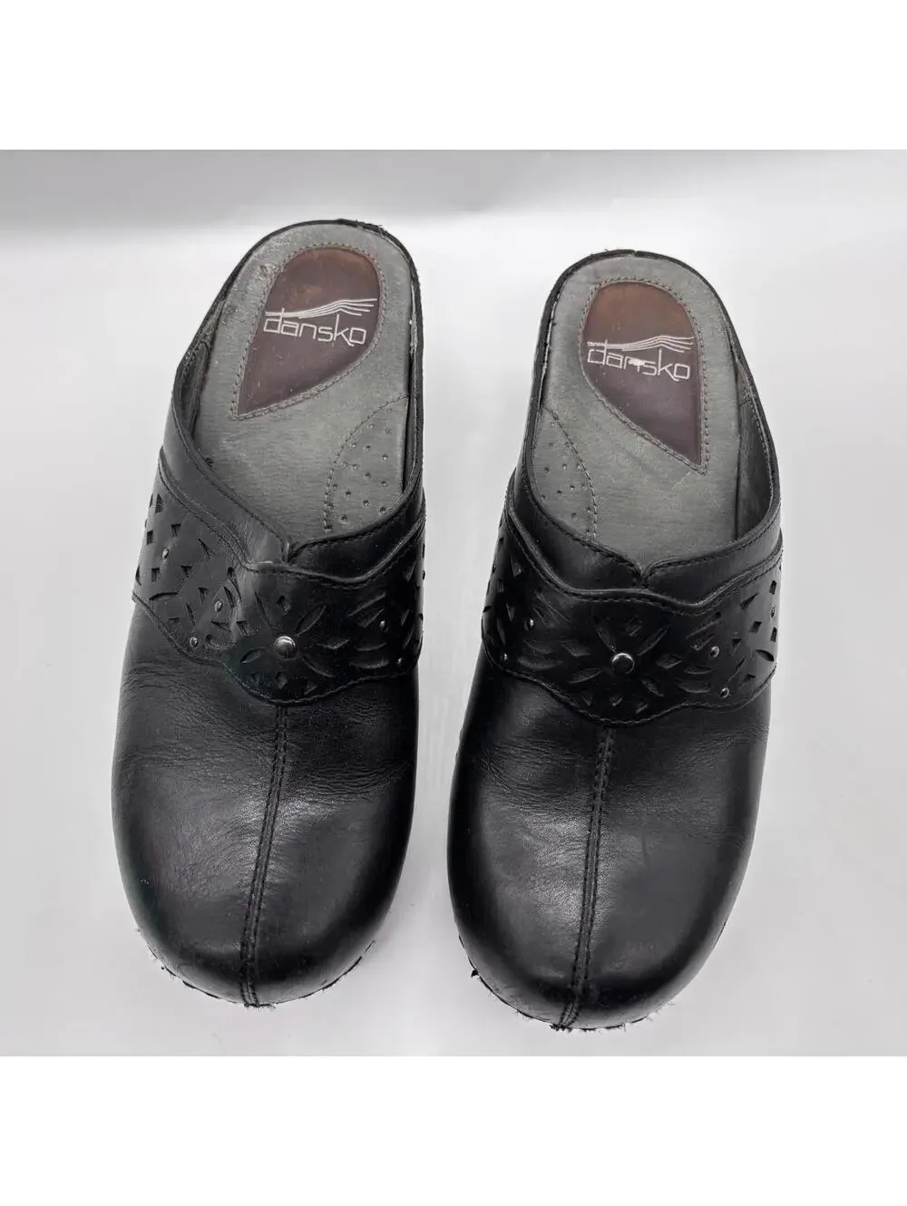 Dansko Shyanne Clogs Floral Laser Cut Details Women's Size 38 Black Slip On 7.5